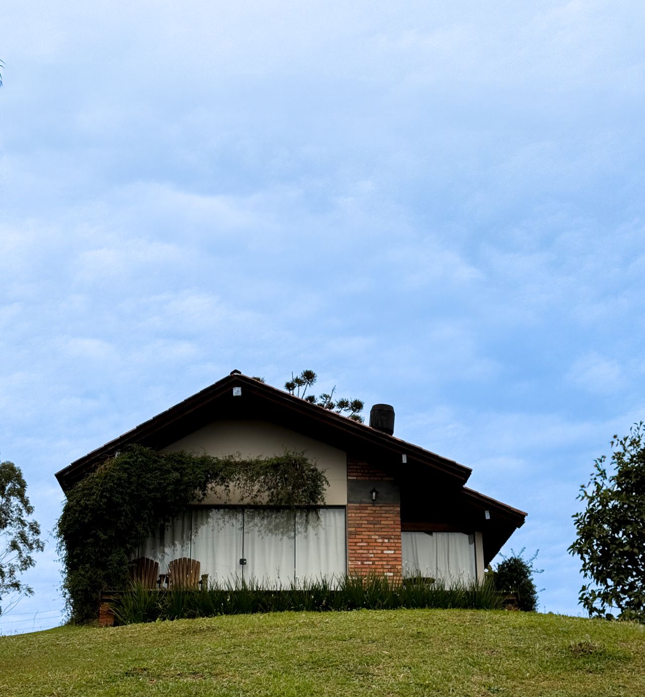 Mountain Sanctuary — Isolamento com sofisticação na serra